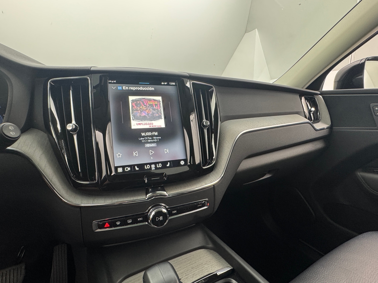 Thumbnail: 2025 Volvo XC60 - 3