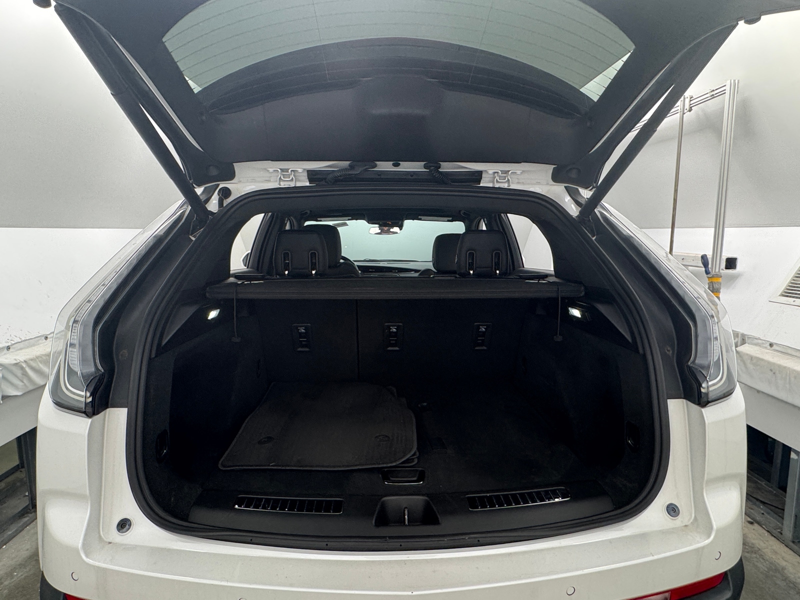 Thumbnail: 2020 Cadillac XT4 - 6