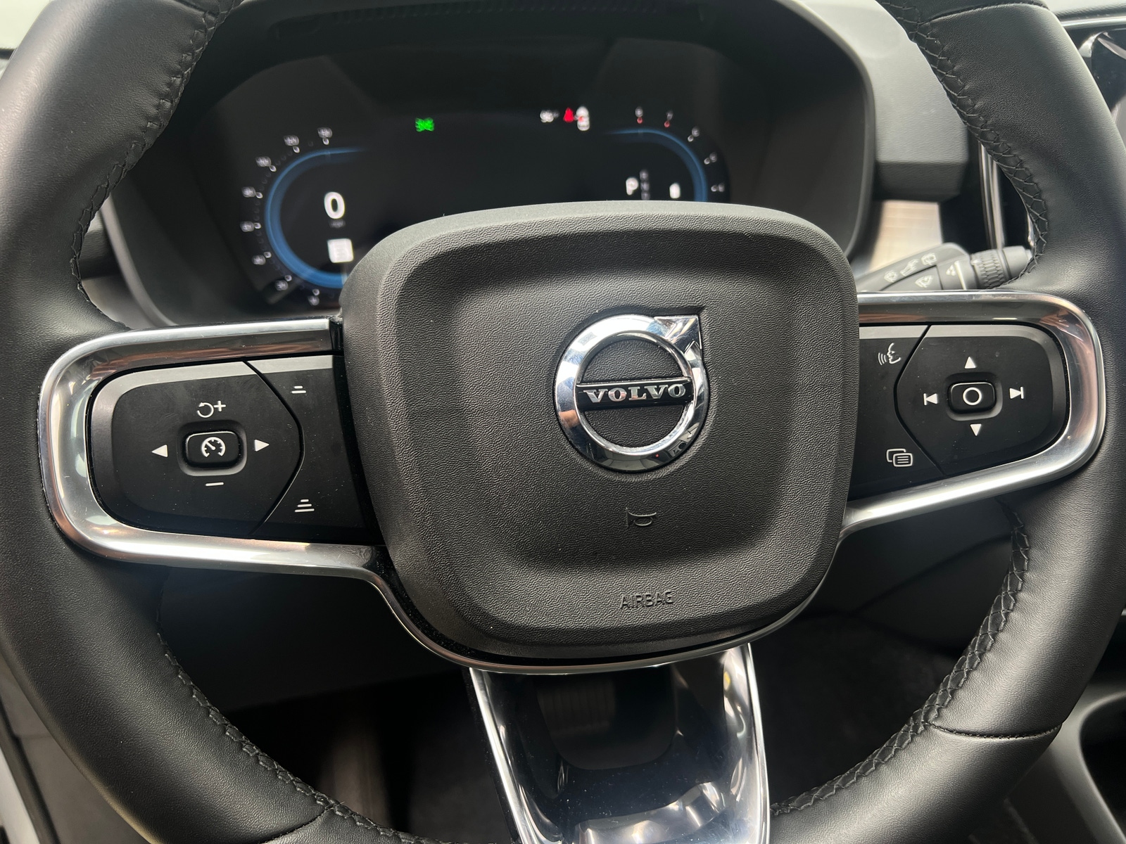 Thumbnail: 2024 Volvo XC40 - 5