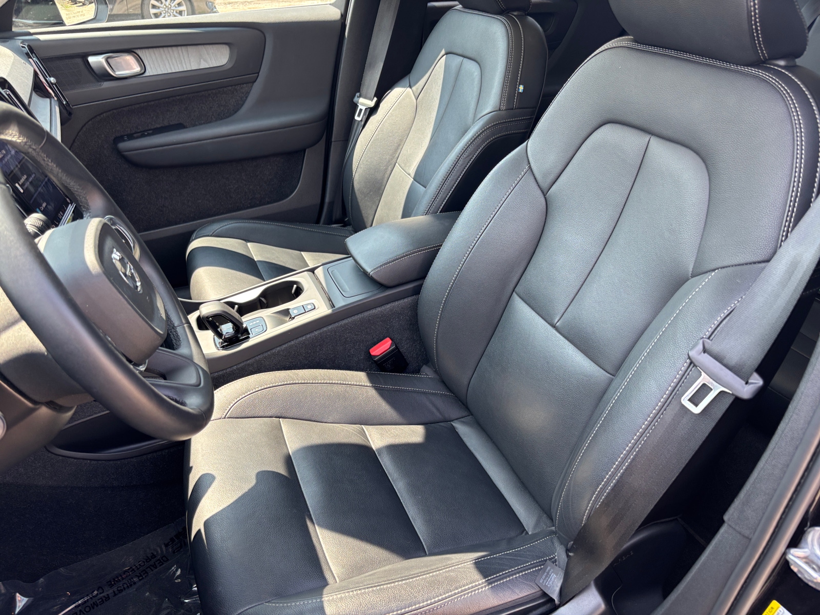 Thumbnail: 2024 Volvo XC40 - 2