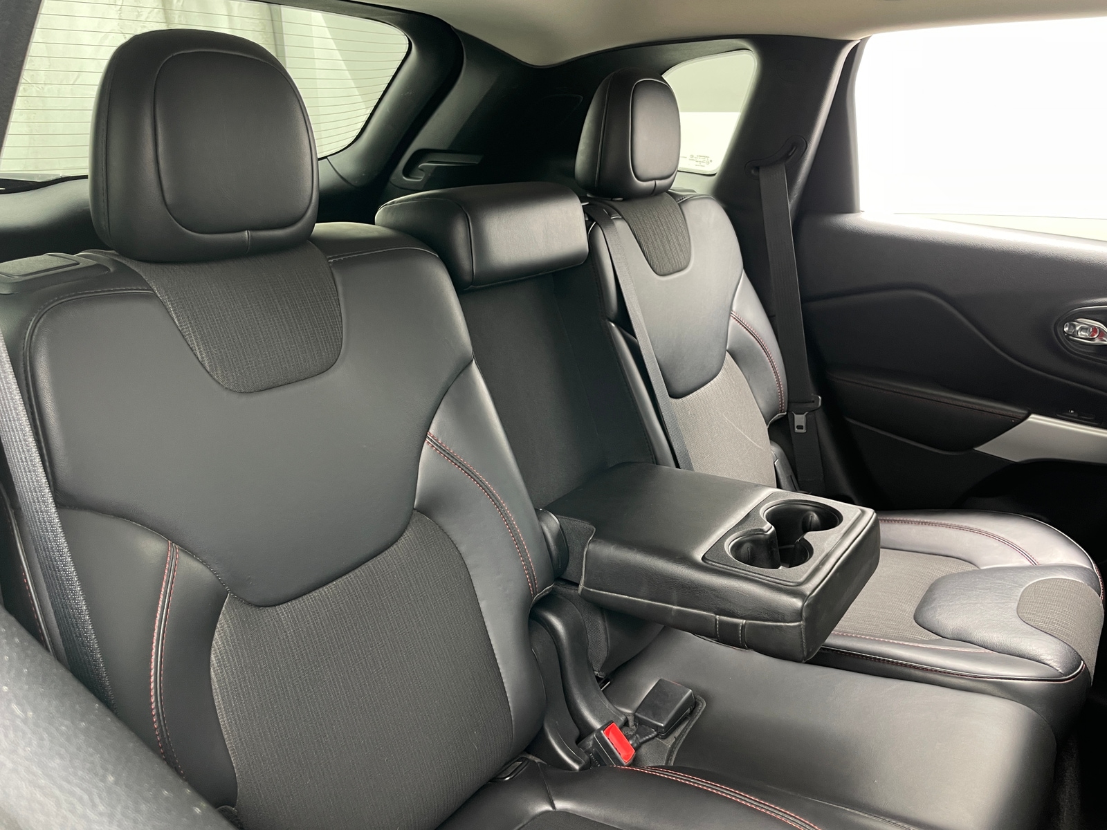 Thumbnail: 2018 Jeep Cherokee - 6