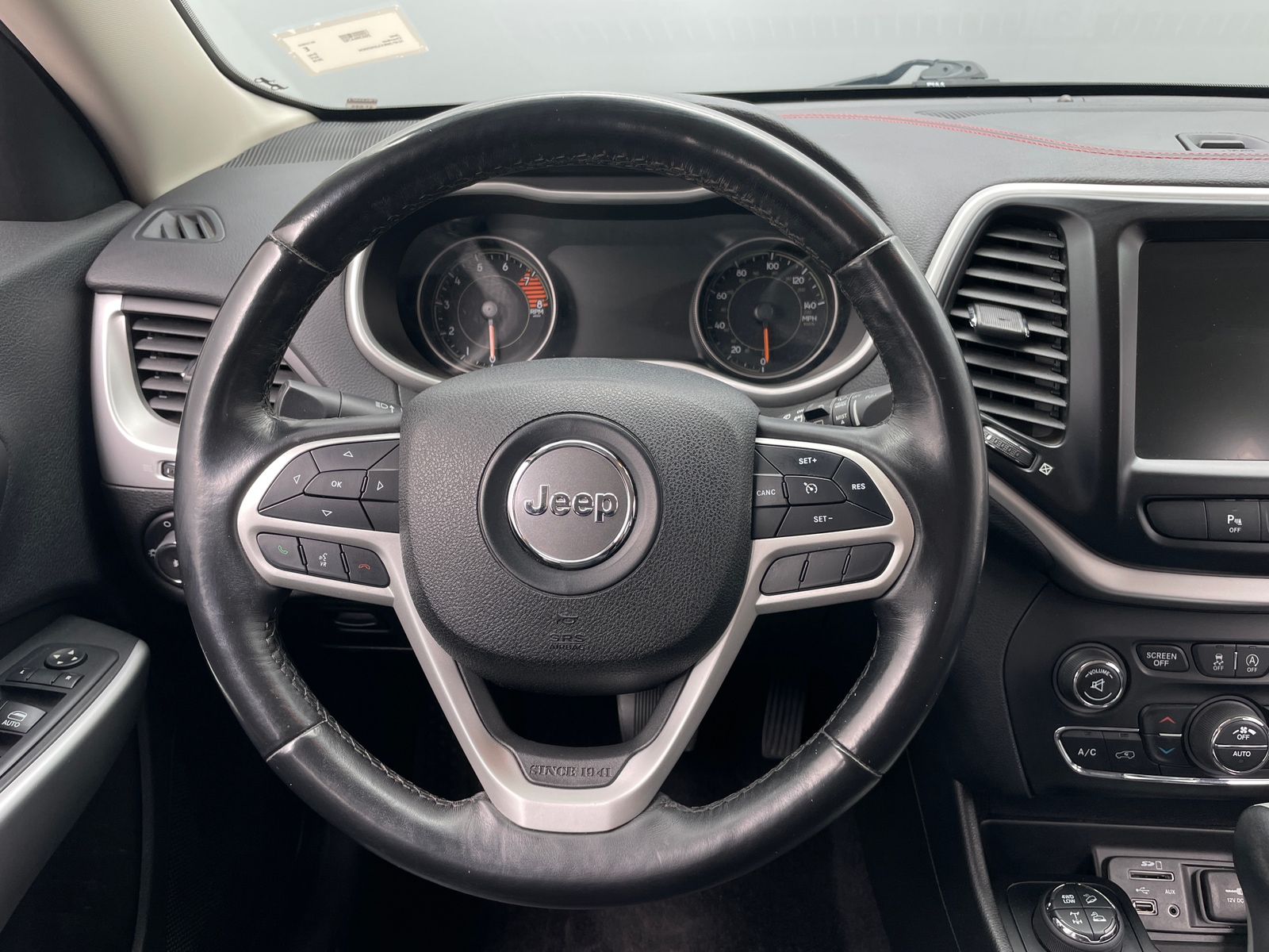 Thumbnail: 2018 Jeep Cherokee - 5