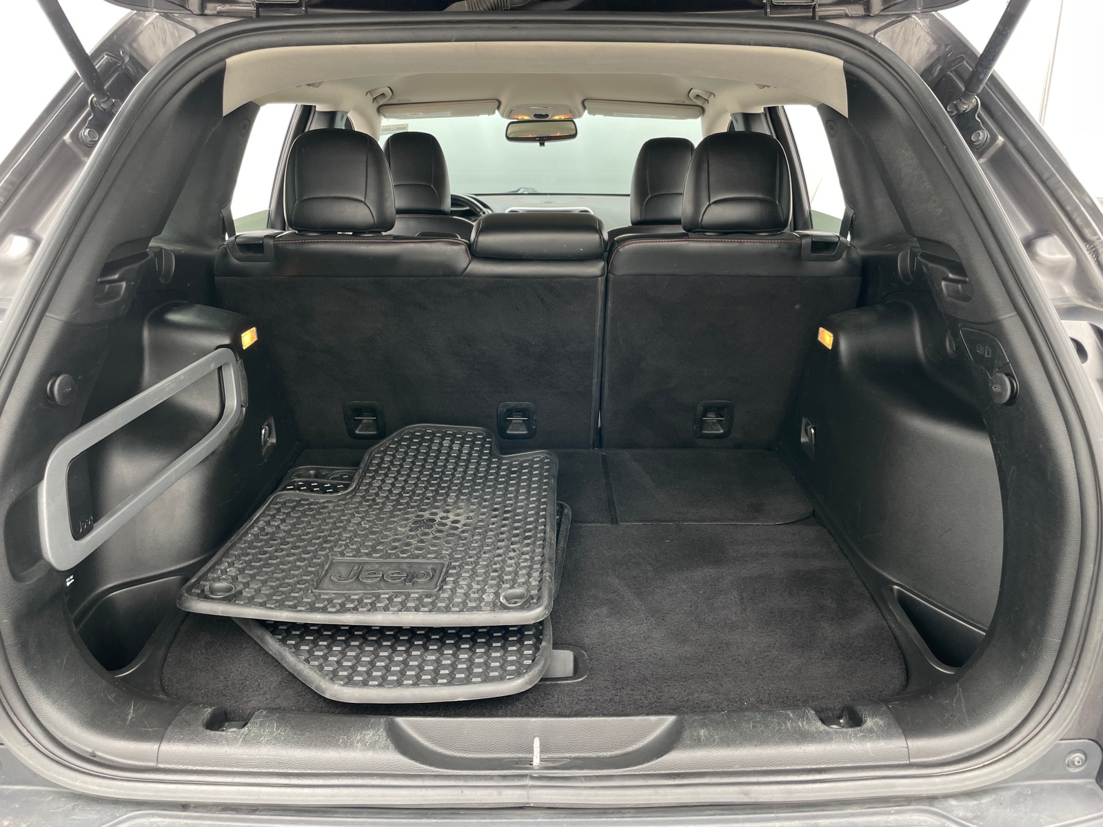 Thumbnail: 2018 Jeep Cherokee - 7