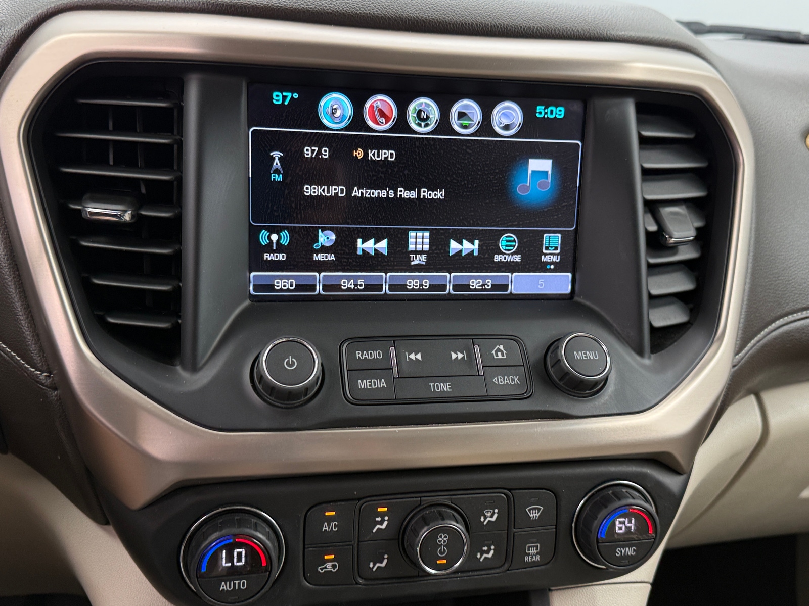 Thumbnail: 2017 GMC Acadia - 3