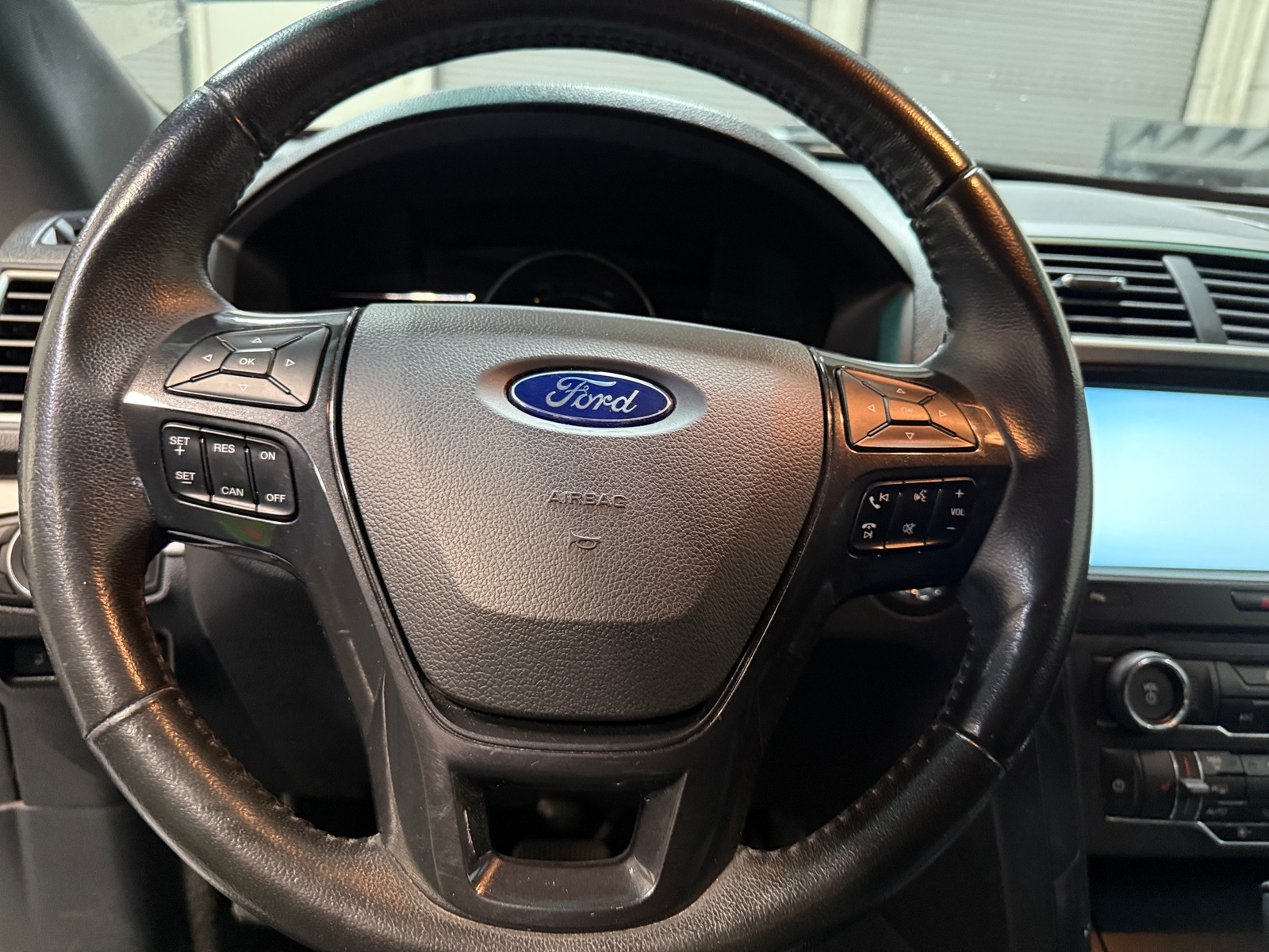 Thumbnail: 2016 Ford Explorer - 4