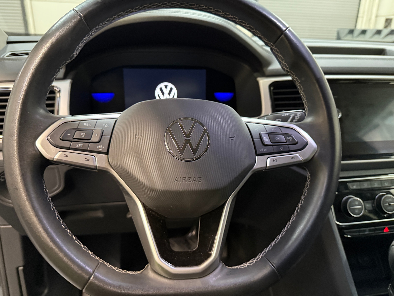 Thumbnail: 2022 Volkswagen Atlas - 4