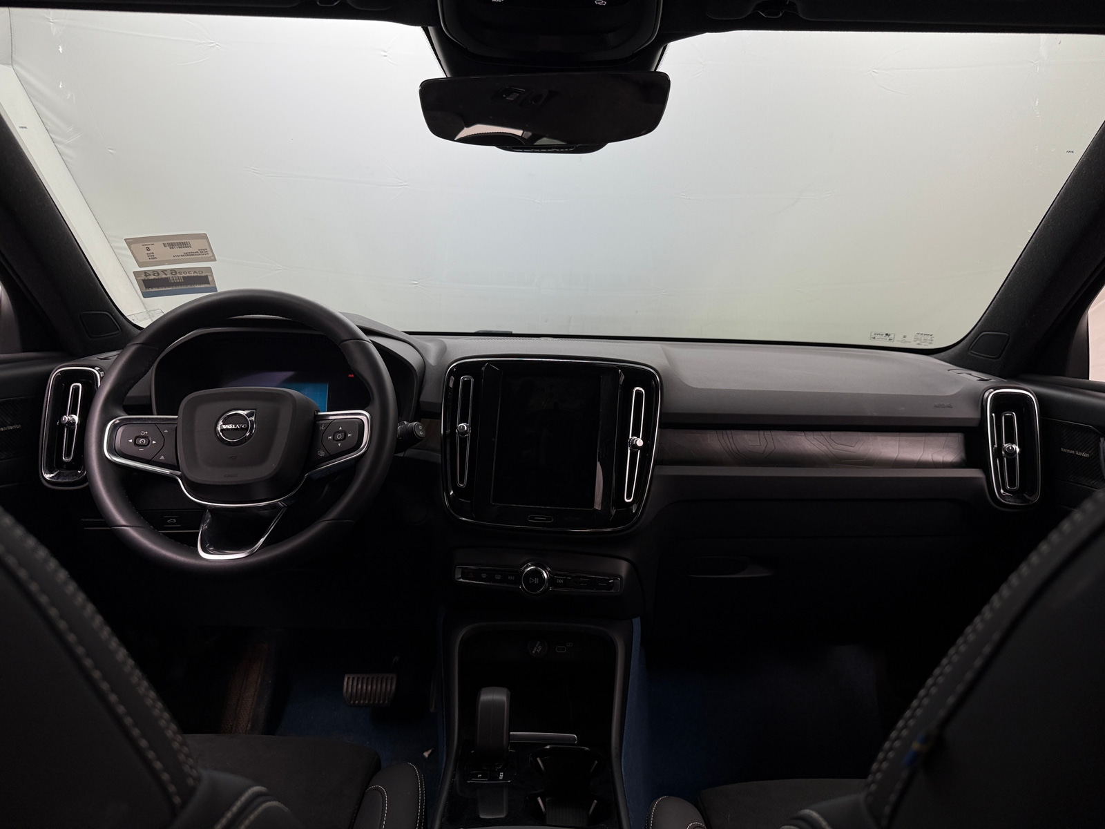 Thumbnail: 2024 Volvo XC40 - 2