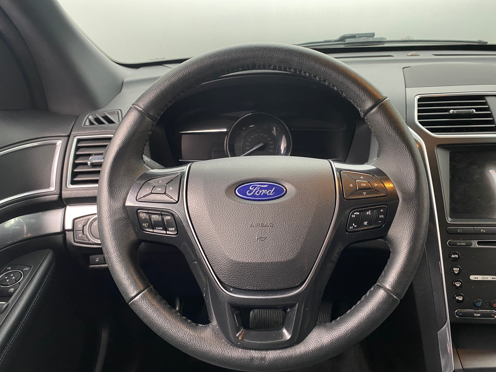 Thumbnail: 2018 Ford Explorer - 4