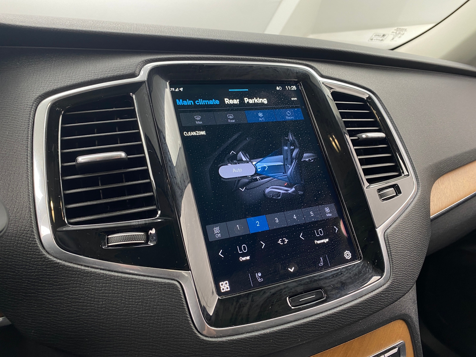 Thumbnail: 2023 Volvo XC90 - 3