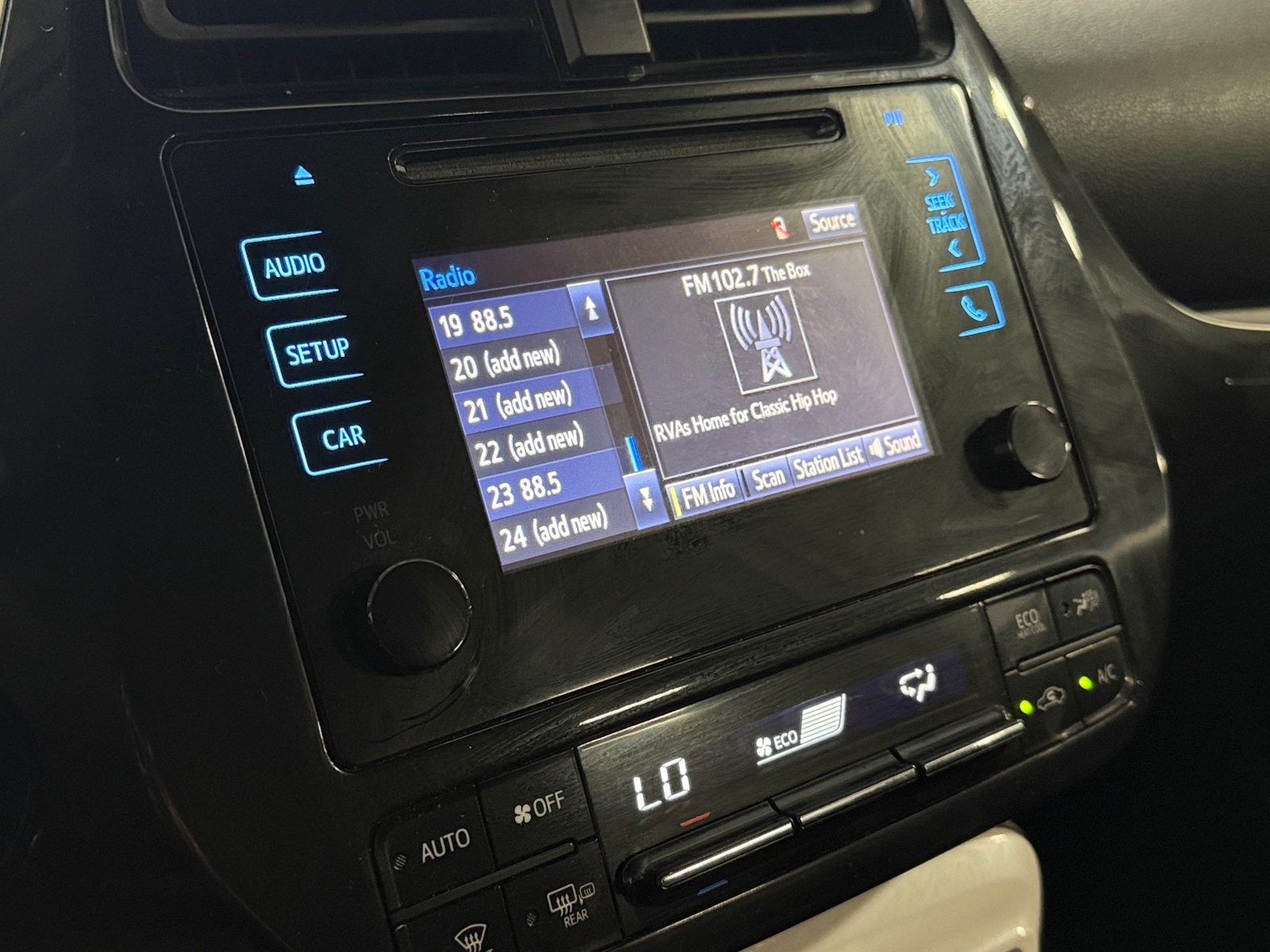 Thumbnail: 2016 Toyota Prius - 4