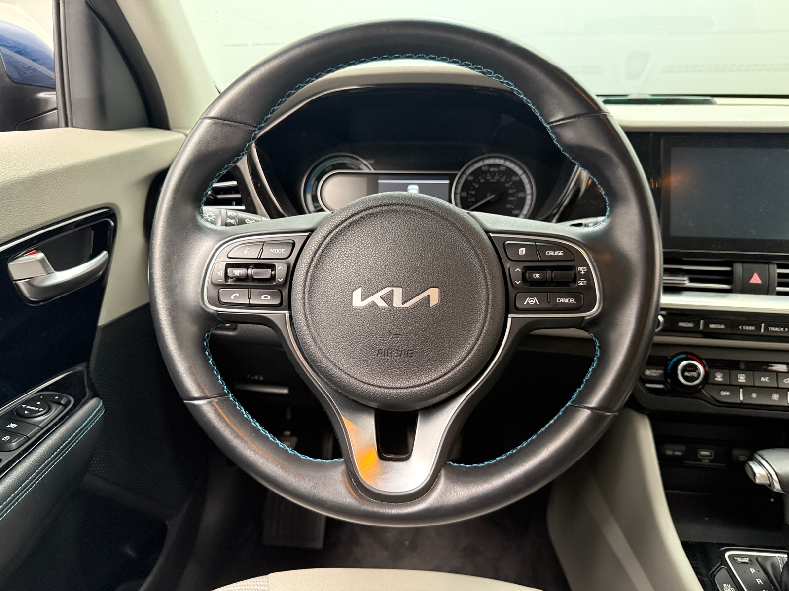 Thumbnail: 2022 Kia Niro - 5