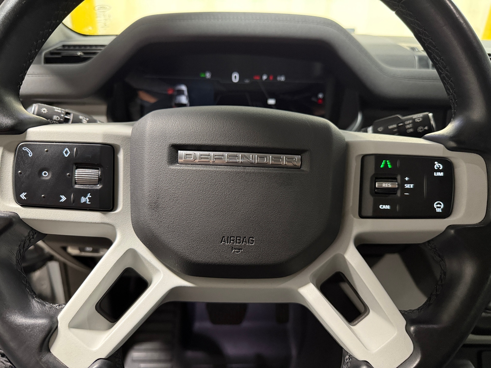 Thumbnail: 2023 Land Rover Defender - 4