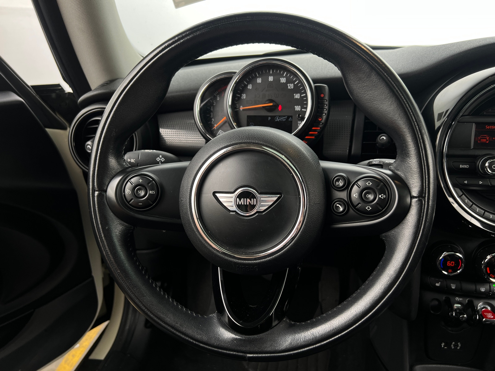 Thumbnail: 2015 MINI Cooper Hardtop - 3