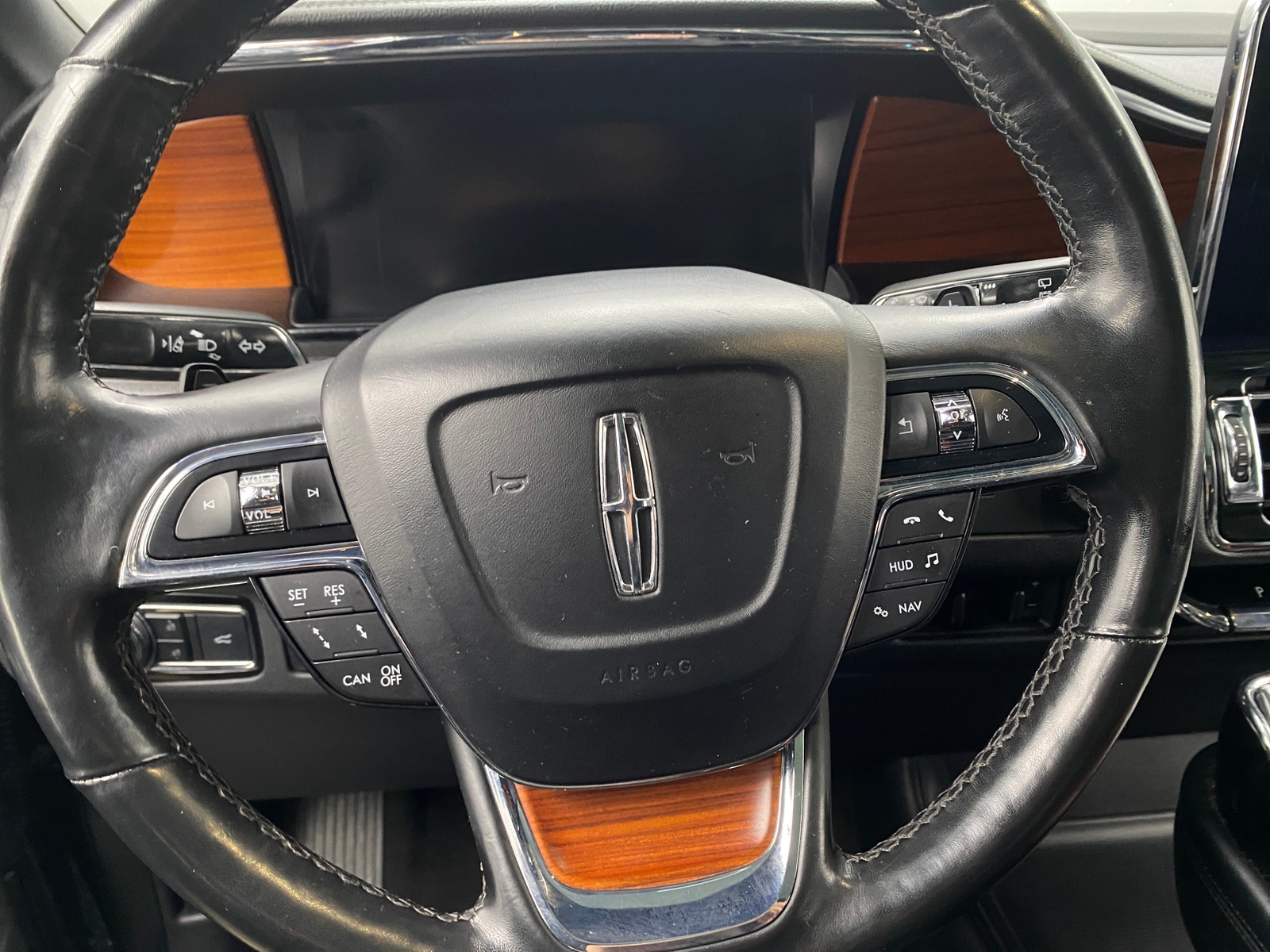 Thumbnail: 2018 Lincoln Navigator L - 4