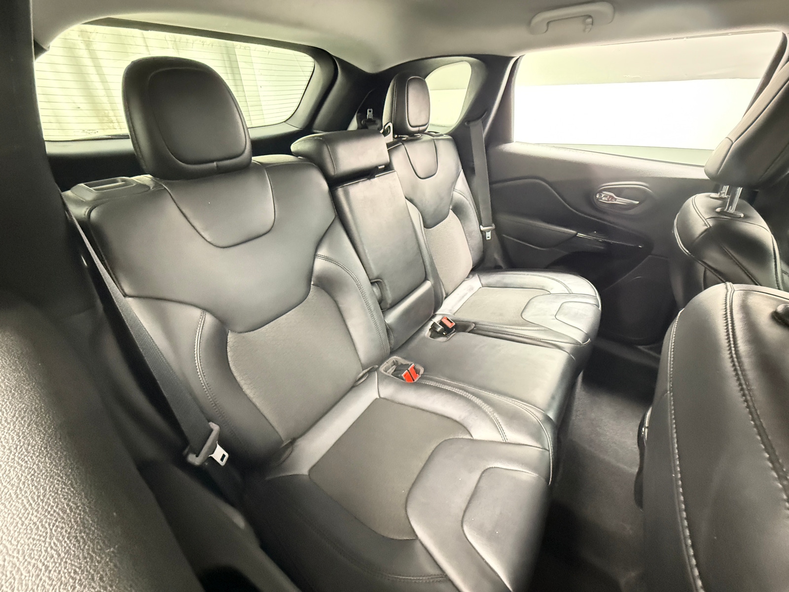 Thumbnail: 2020 Jeep Cherokee - 6