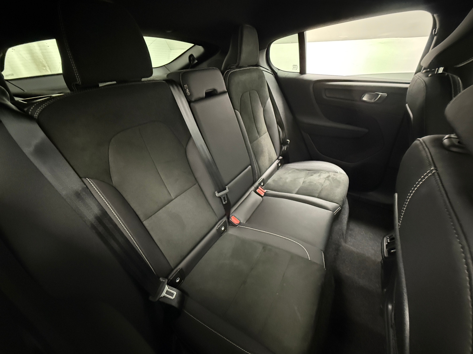 Thumbnail: 2023 Volvo C40 - 6