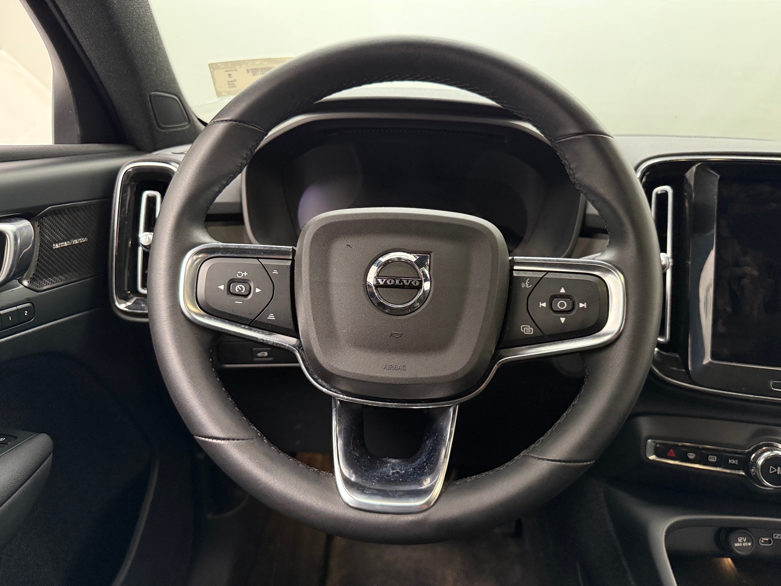 Thumbnail: 2023 Volvo C40 - 5