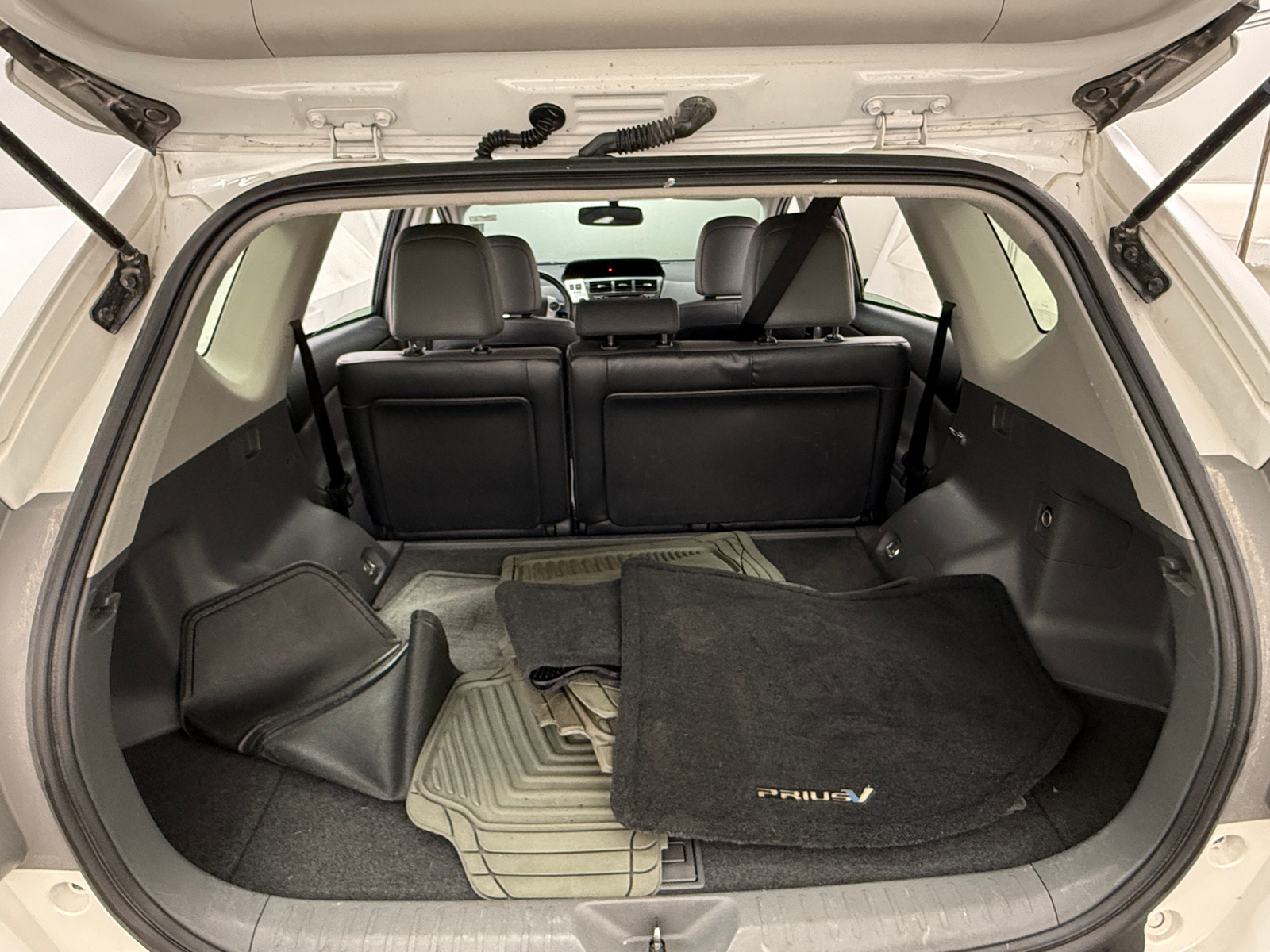 Thumbnail: 2014 Toyota Prius v - 7