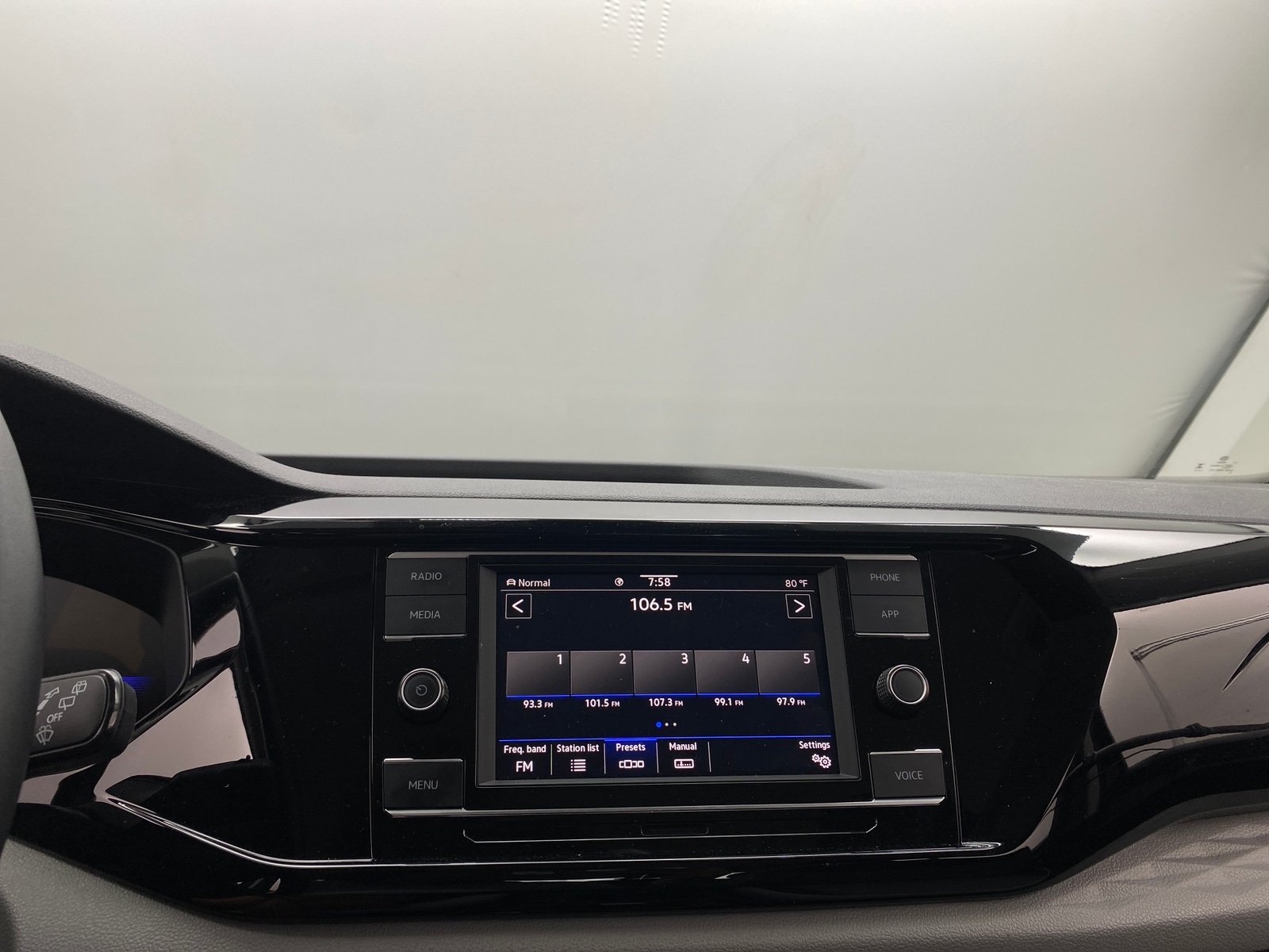 Thumbnail: 2024 Volkswagen Taos - 4