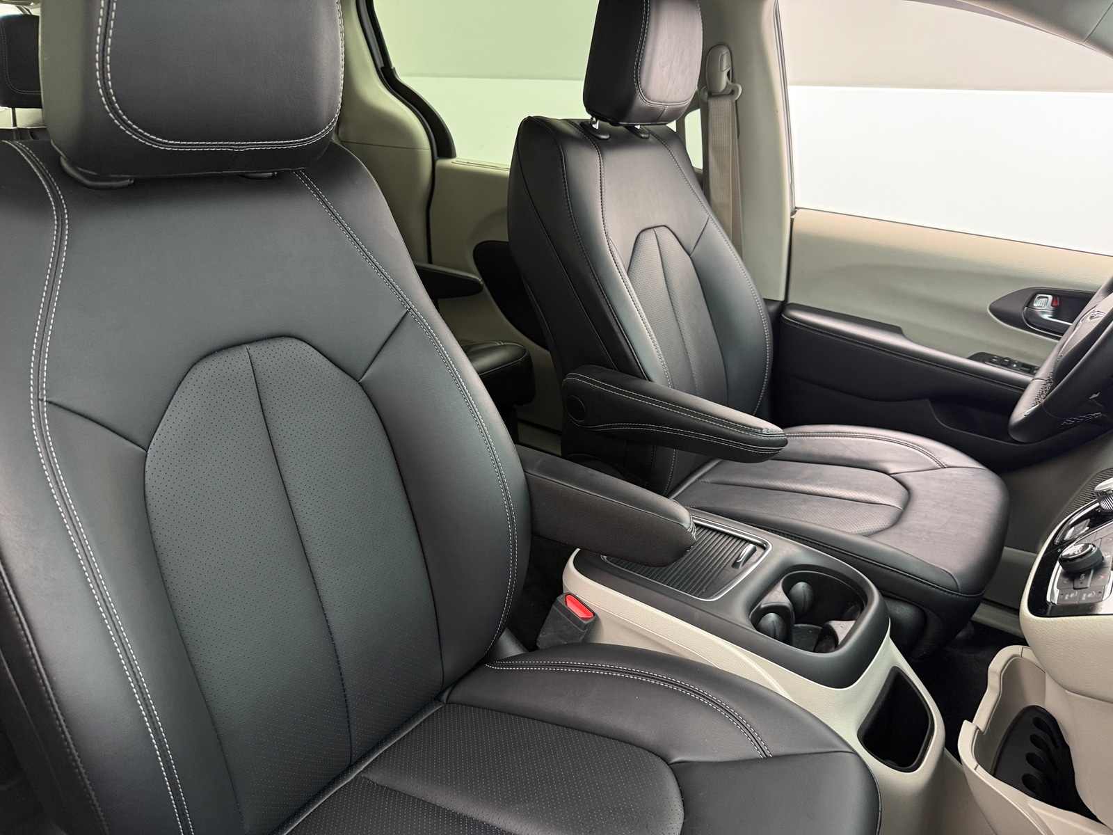 Thumbnail: 2024 Chrysler Pacifica - 2