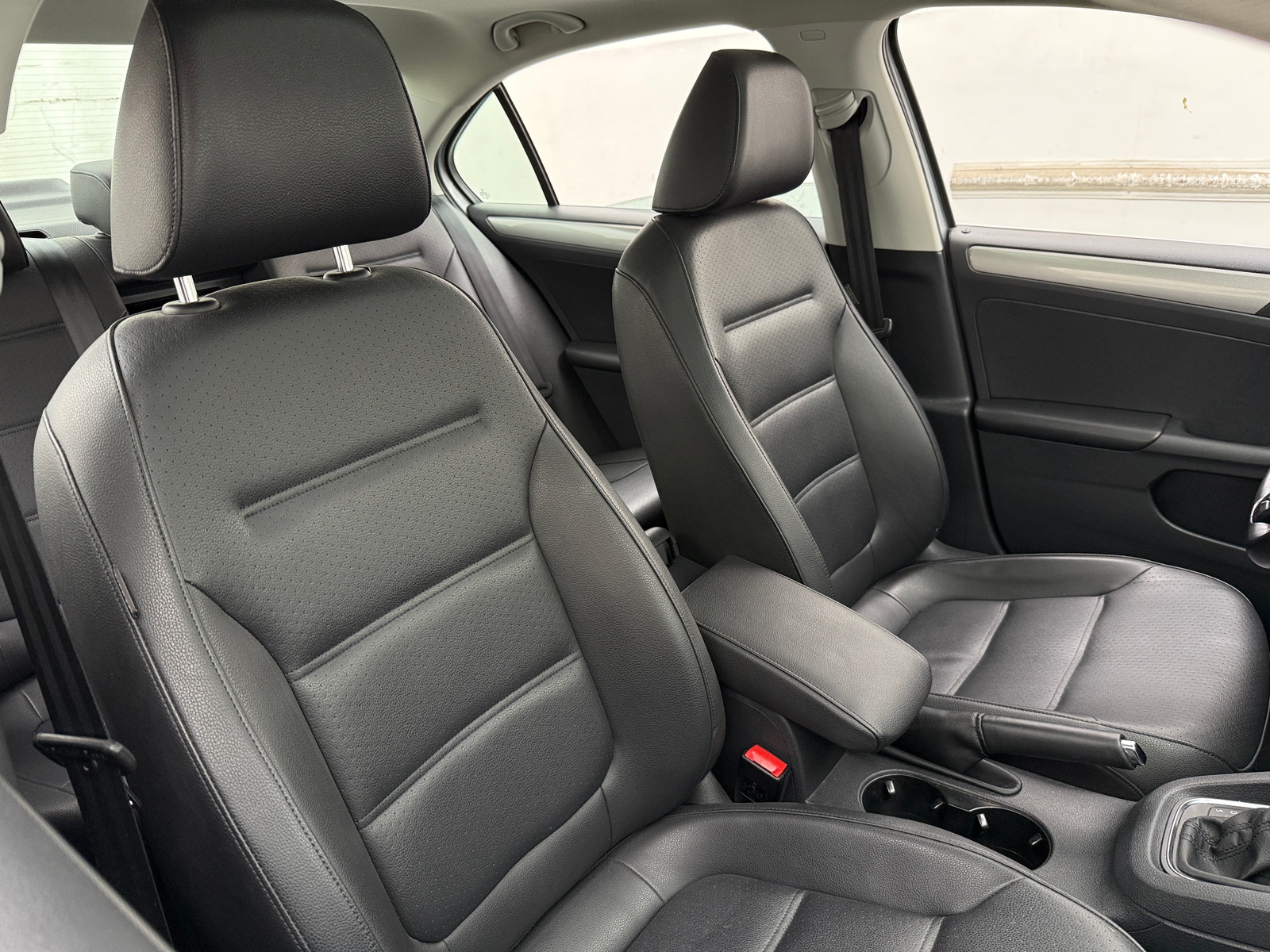 Thumbnail: 2015 Volkswagen Jetta - 2