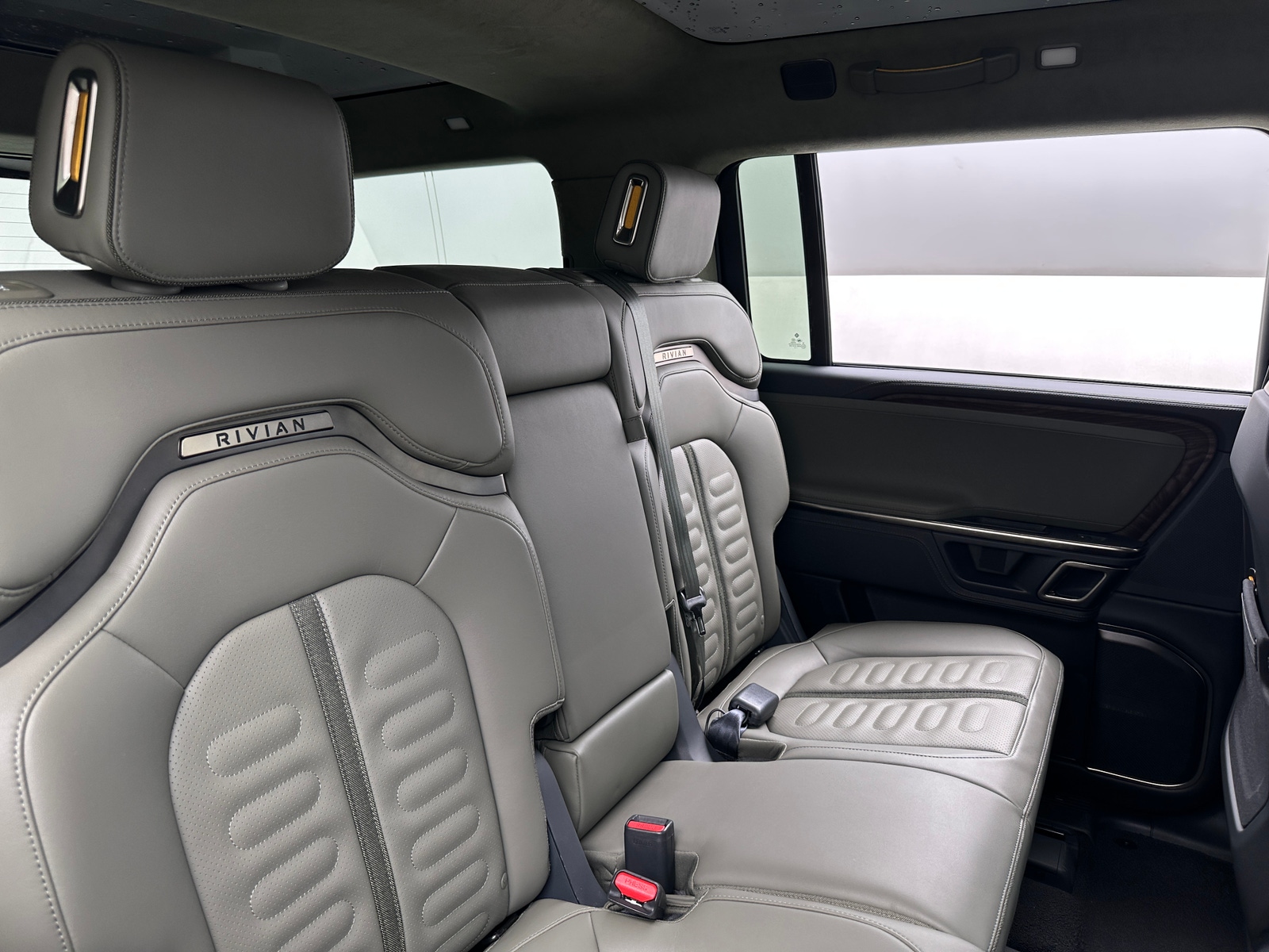 Thumbnail: 2023 Rivian R1S - 5