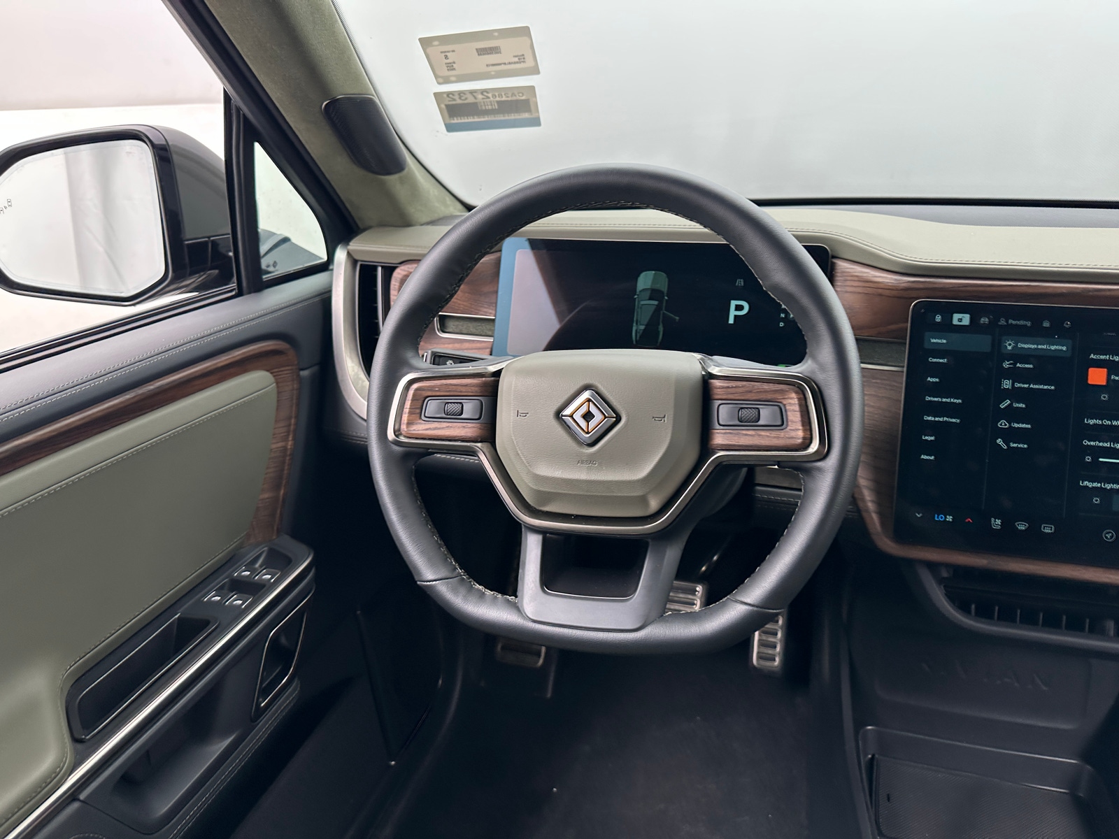 Thumbnail: 2023 Rivian R1S - 4