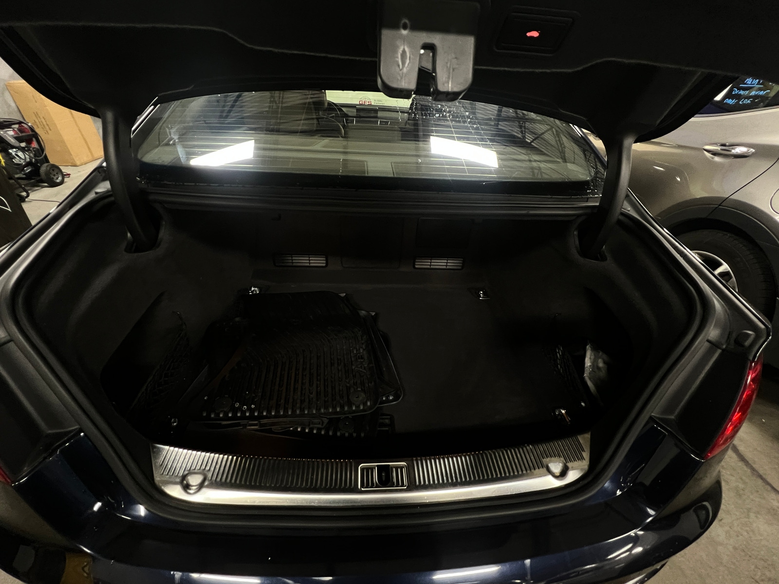 Thumbnail: 2012 Audi A8 - 6