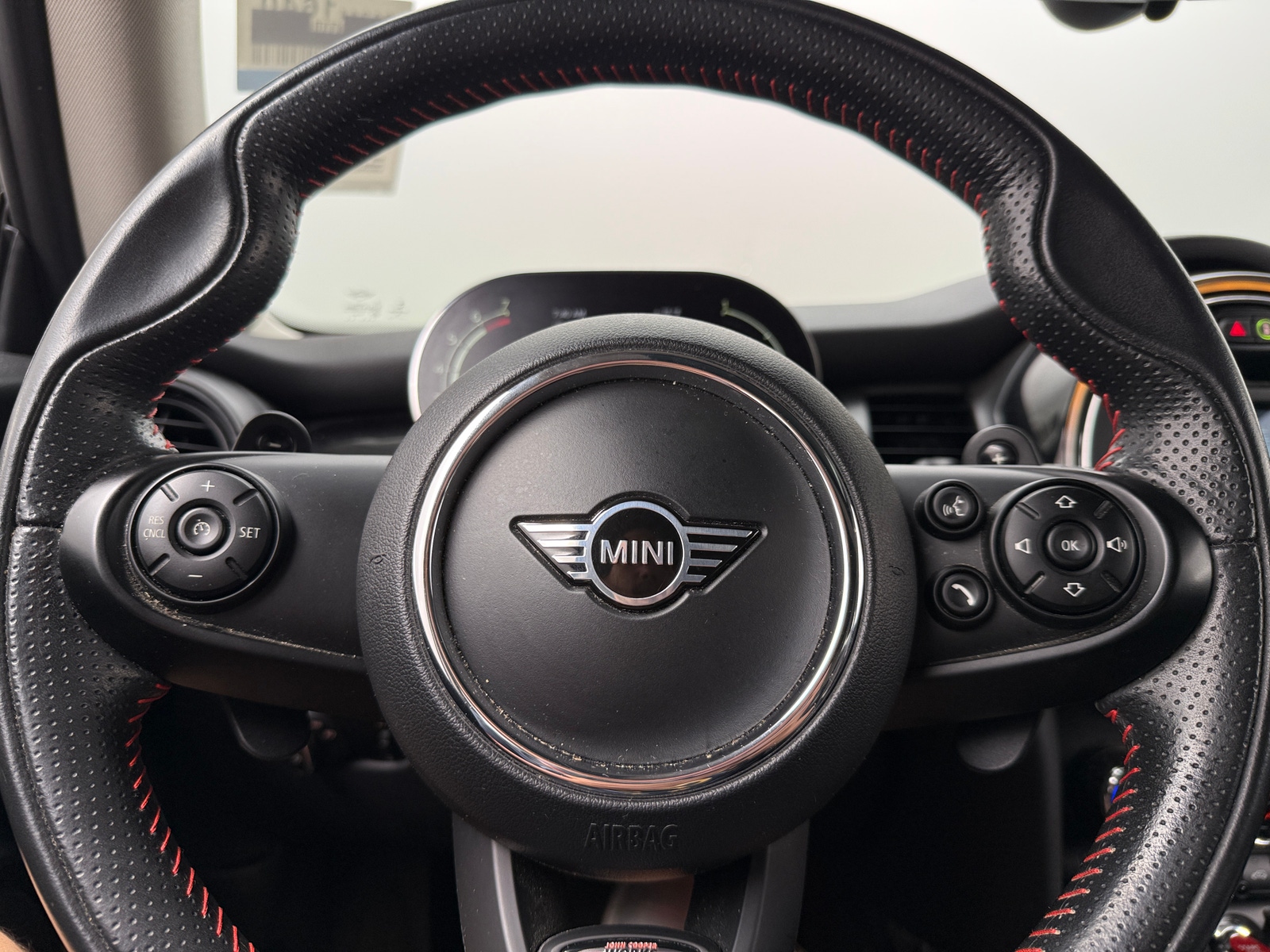 Thumbnail: 2021 MINI Cooper Hardtop - 4