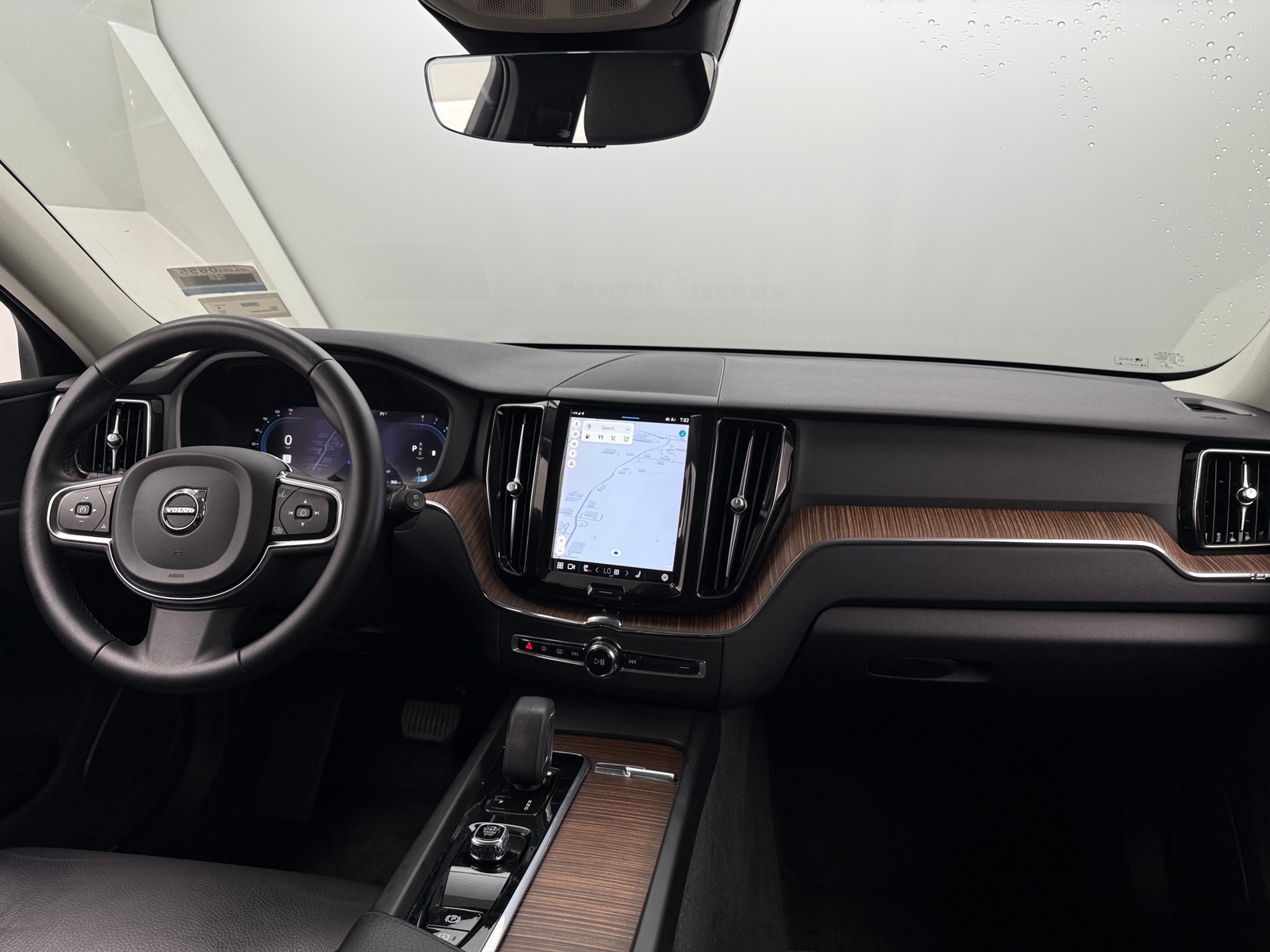 Thumbnail: 2022 Volvo XC60 - 3