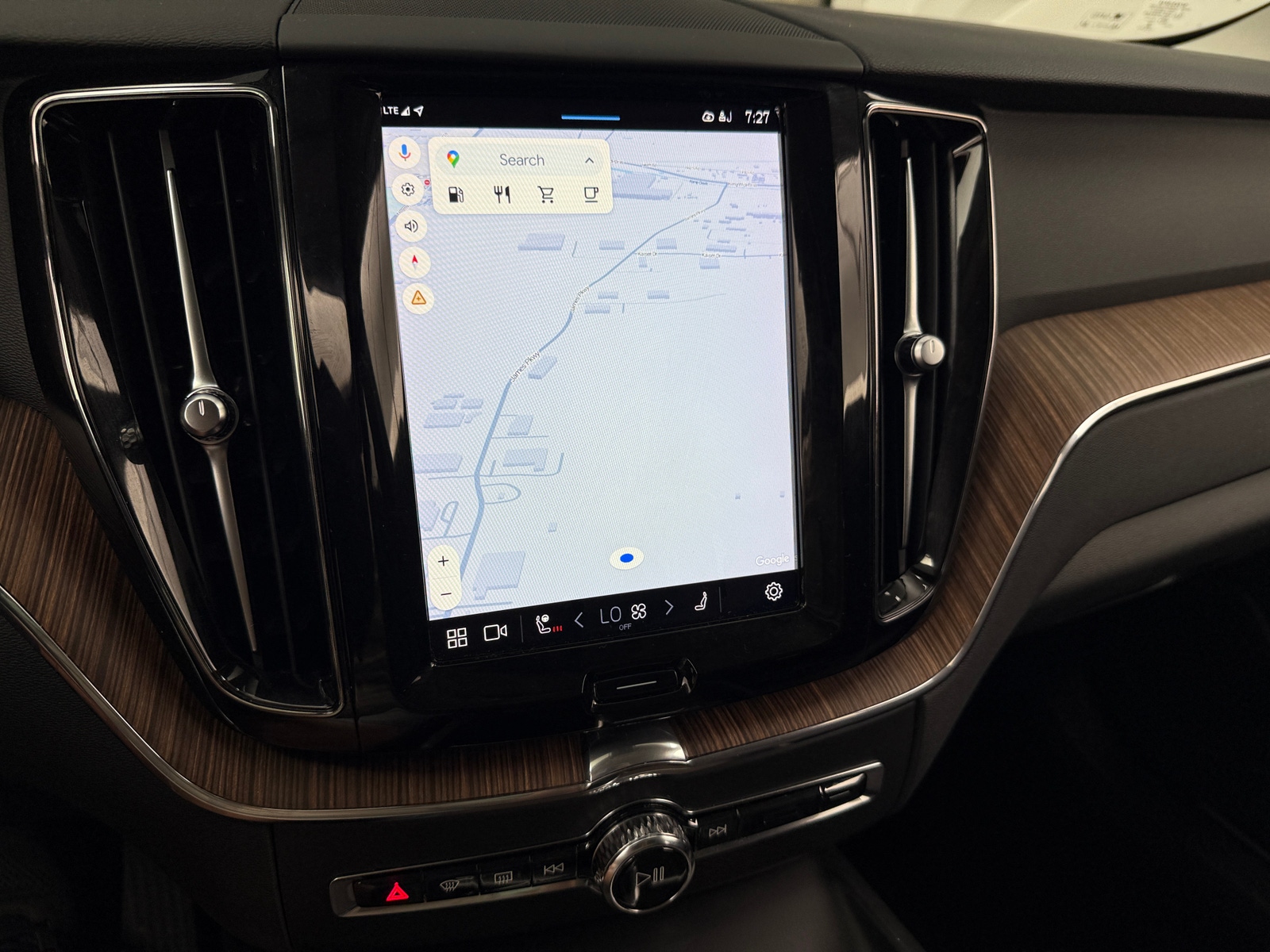 Thumbnail: 2022 Volvo XC60 - 4