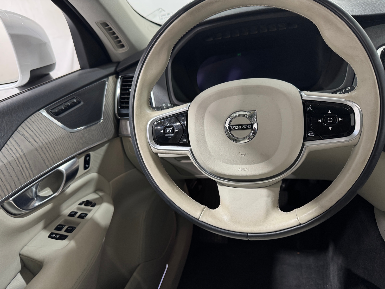 Thumbnail: 2023 Volvo XC90 - 4