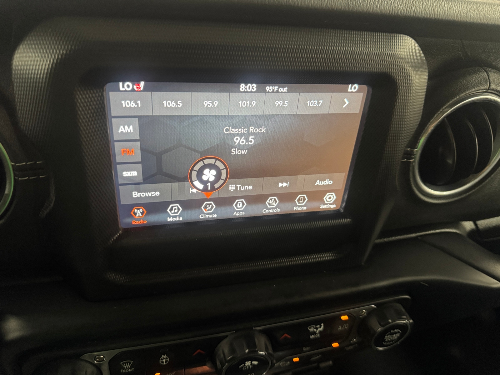 Thumbnail: 2019 Jeep Wrangler - 3