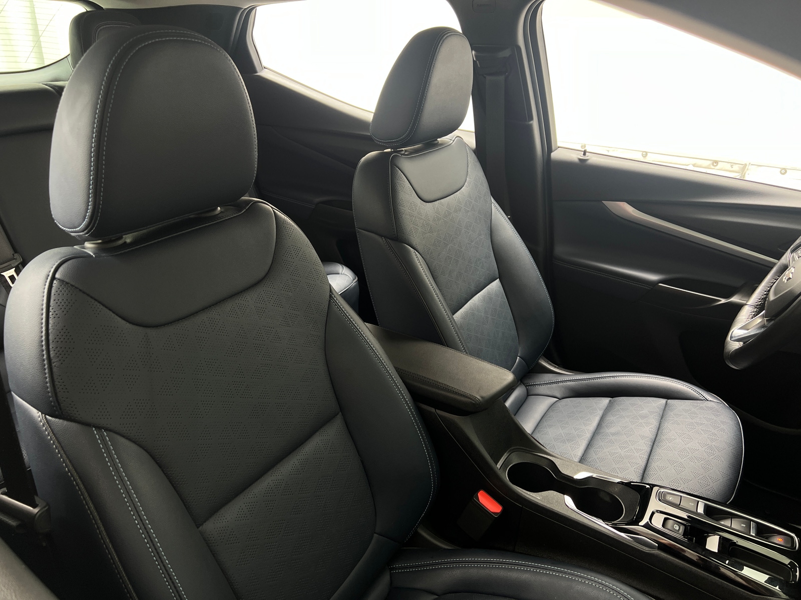 Thumbnail: 2023 Chevrolet Bolt EUV - 2