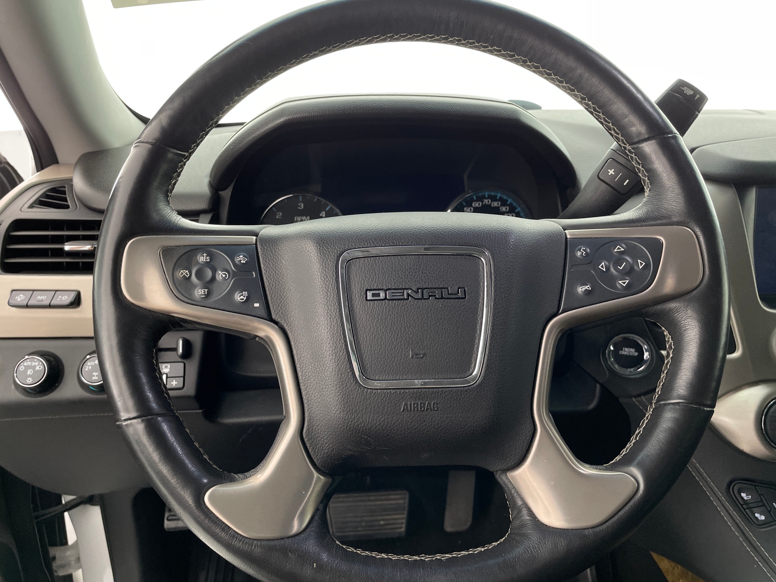 Thumbnail: 2017 GMC Yukon XL - 4