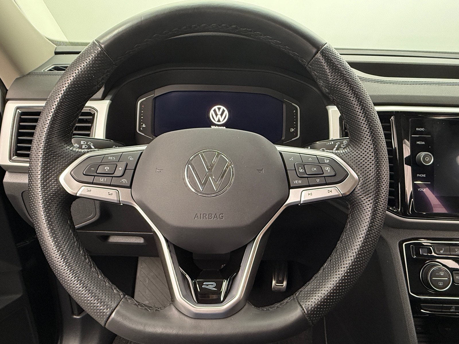 Thumbnail: 2022 Volkswagen Atlas - 4