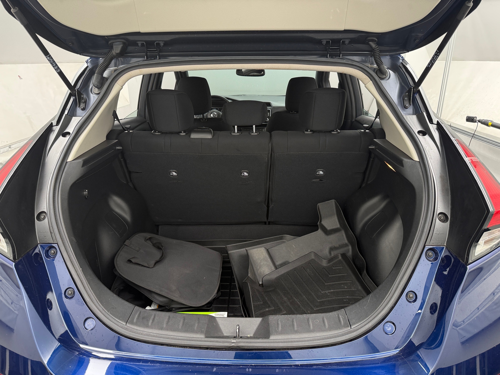 Thumbnail: 2022 Nissan Leaf - 7