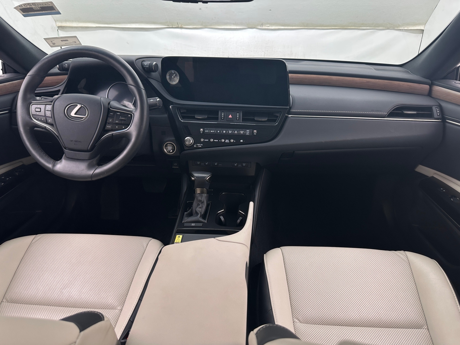 Thumbnail: 2023 Lexus ES - 2