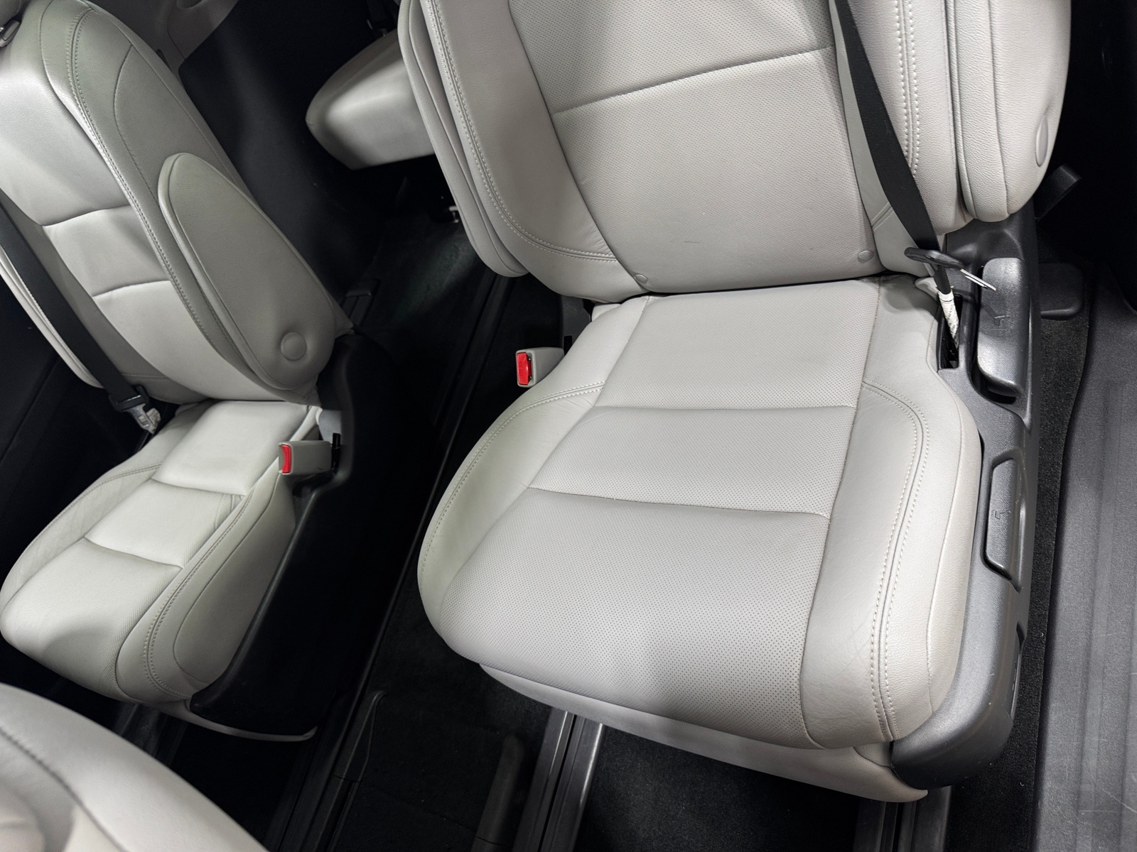 Thumbnail: 2019 Toyota Sienna - 5