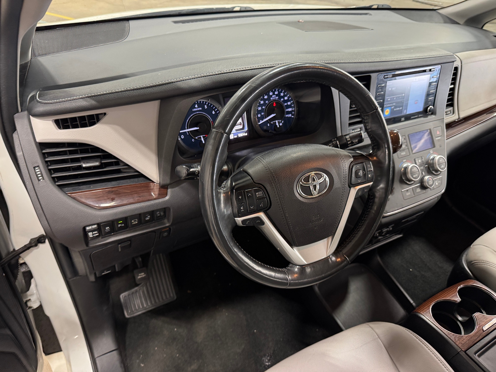 Thumbnail: 2019 Toyota Sienna - 2