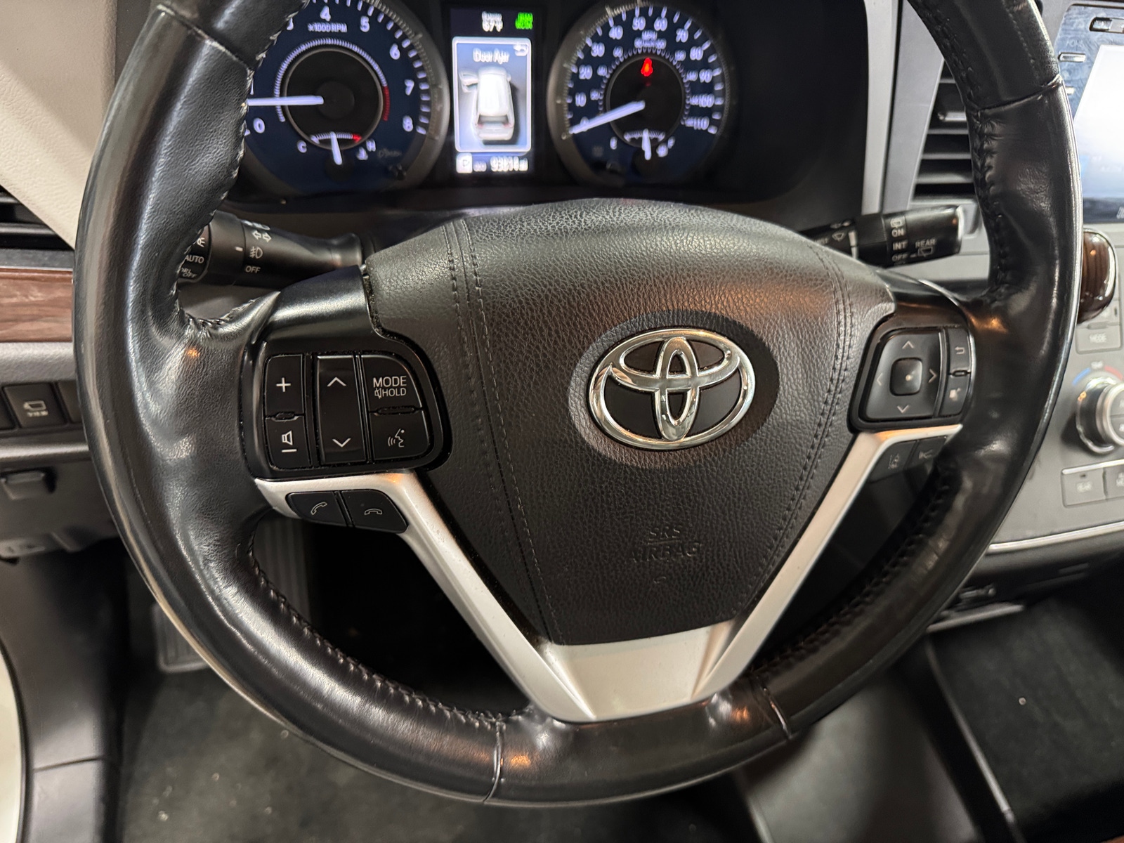 Thumbnail: 2019 Toyota Sienna - 4