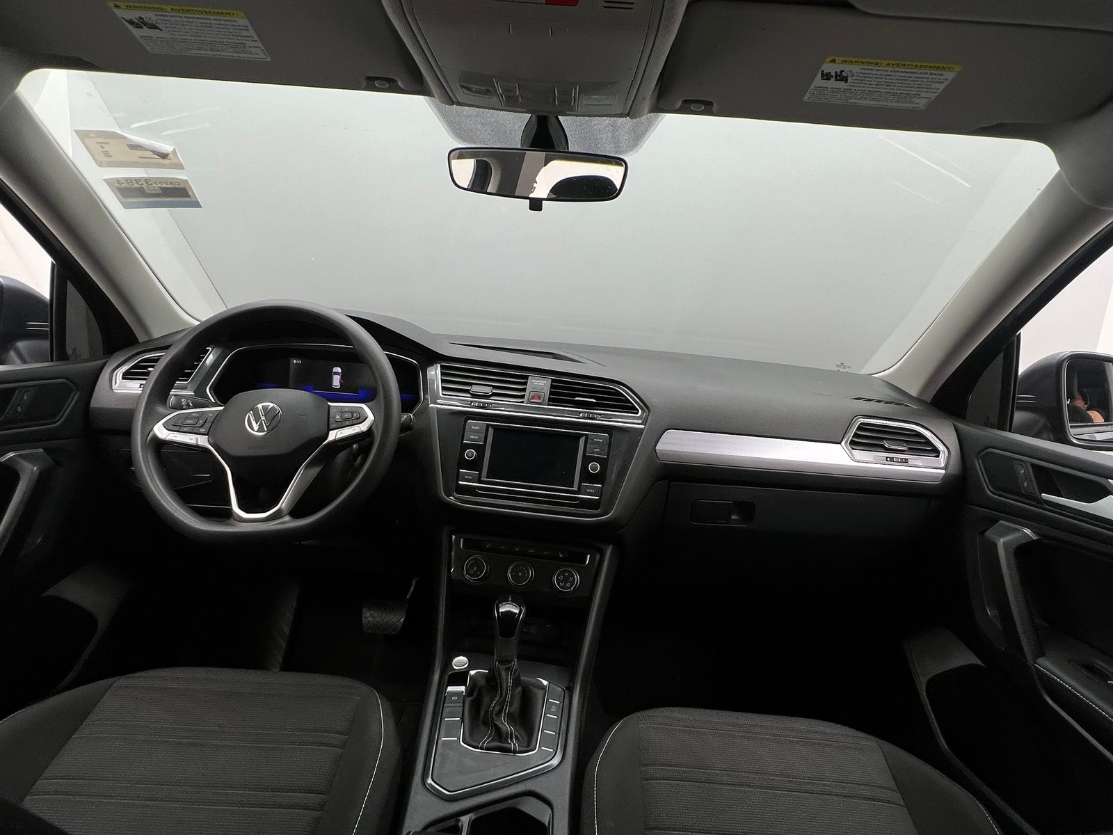 Thumbnail: 2023 Volkswagen Tiguan - 3