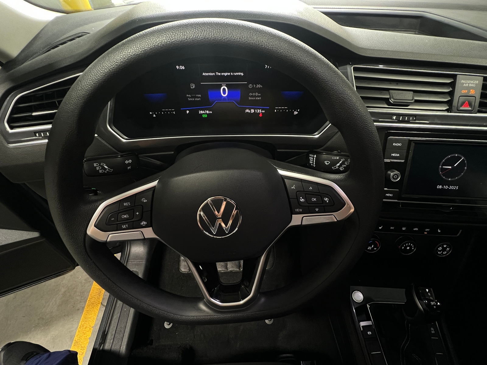 Thumbnail: 2023 Volkswagen Tiguan - 5