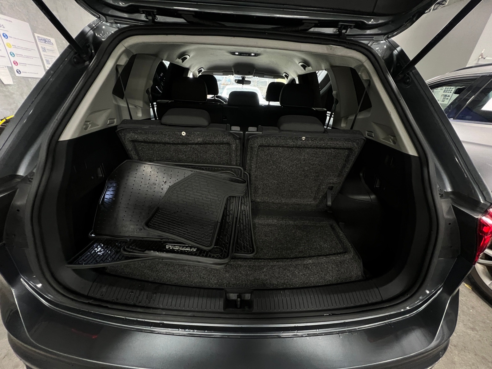 Thumbnail: 2023 Volkswagen Tiguan - 7