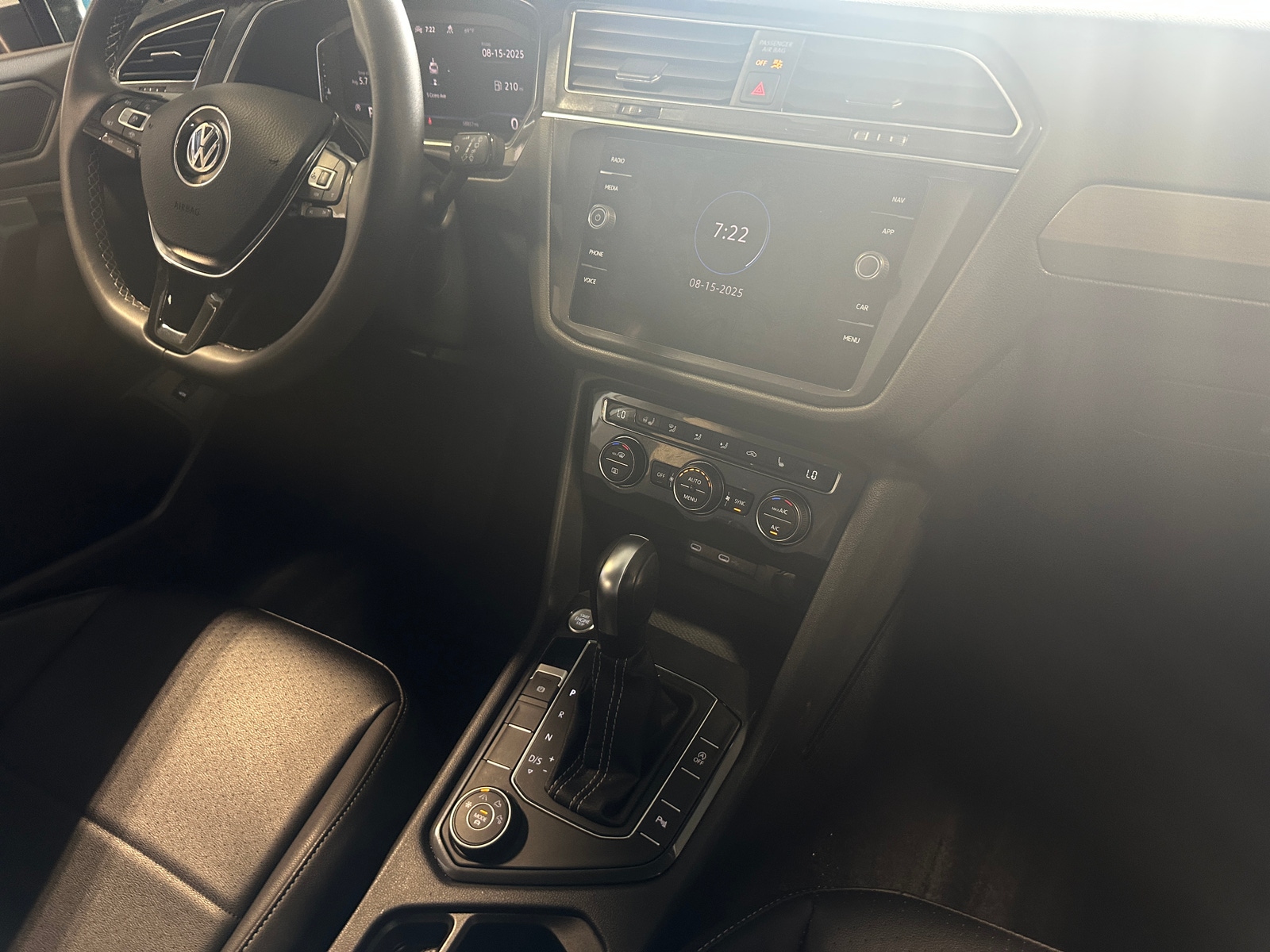 Thumbnail: 2021 Volkswagen Tiguan - 3