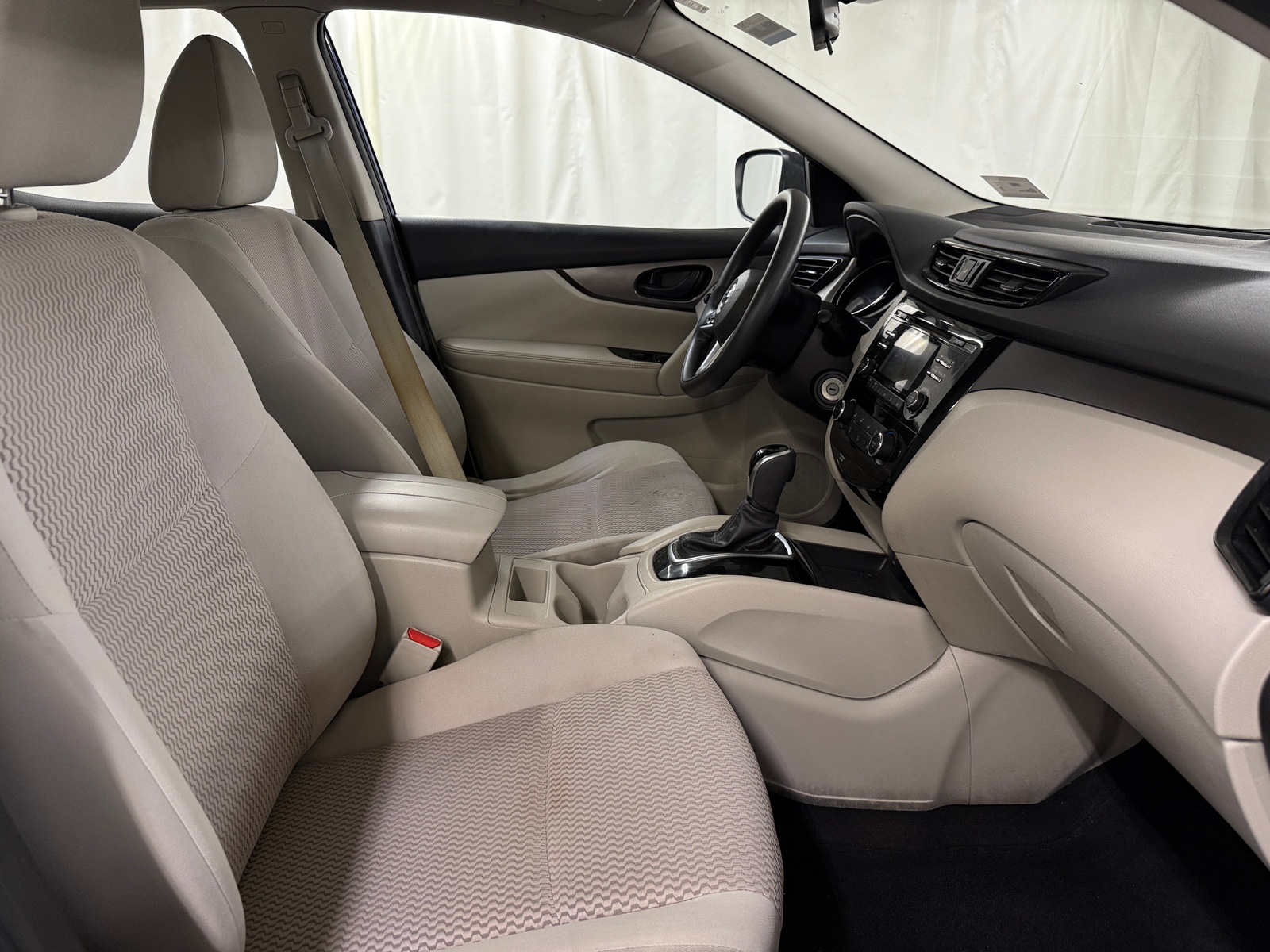 Thumbnail: 2017 Nissan Rogue Sport - 2