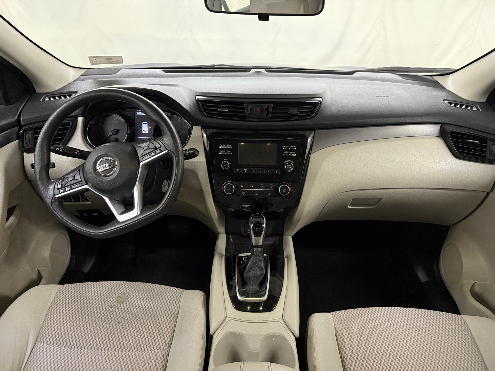 Thumbnail: 2017 Nissan Rogue Sport - 3