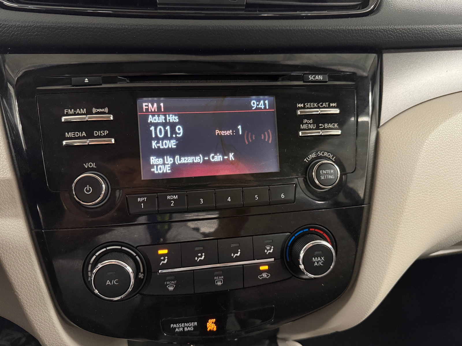 Thumbnail: 2017 Nissan Rogue Sport - 4