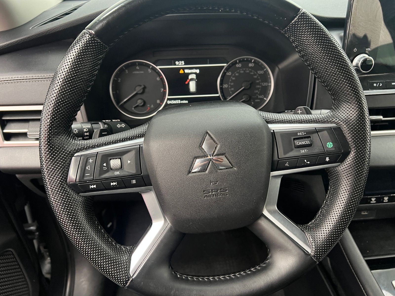 Thumbnail: 2023 Mitsubishi Outlander - 4