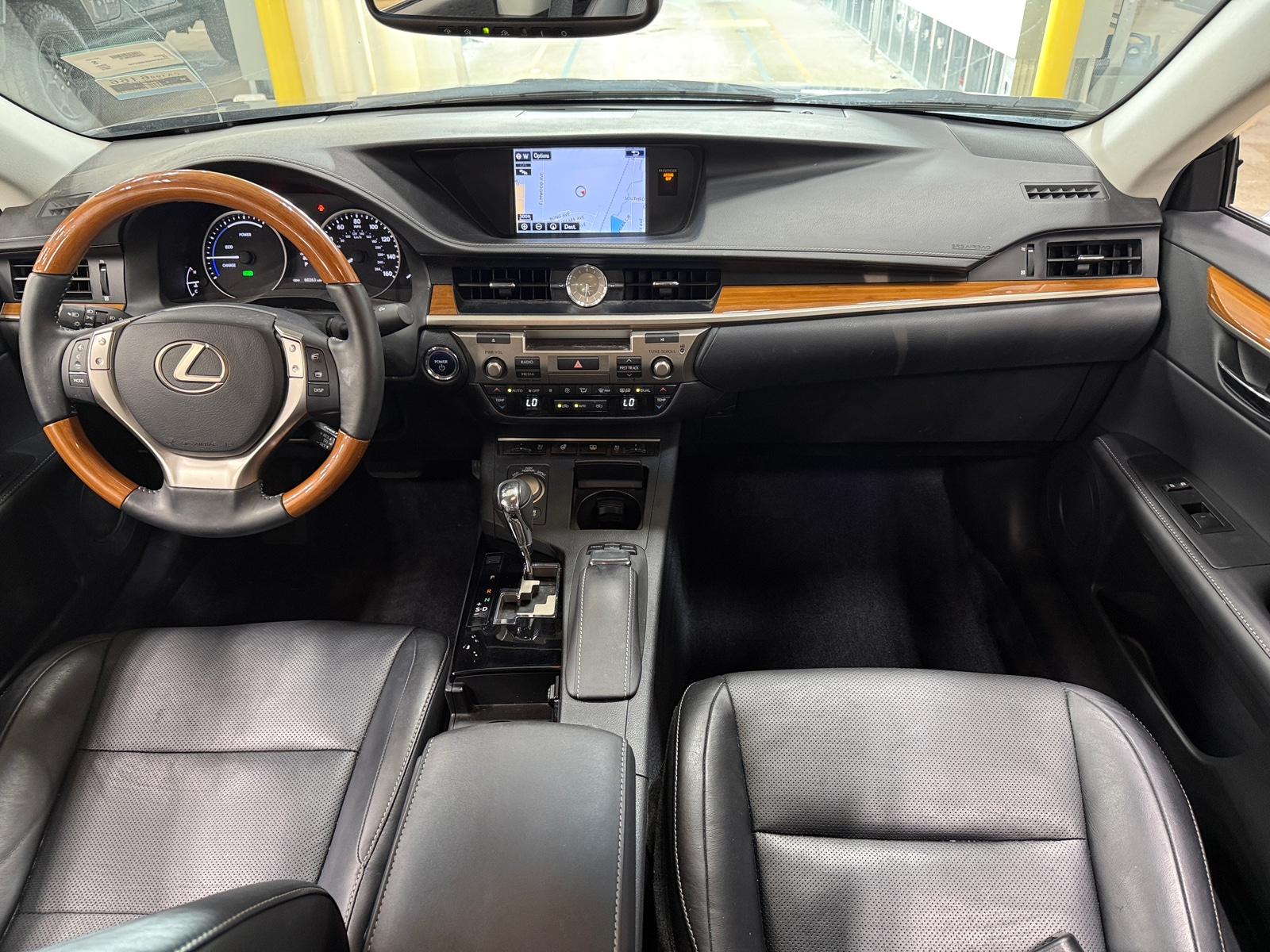 Thumbnail: 2015 Lexus ES - 2